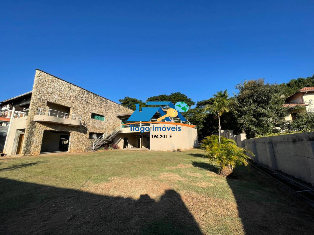 Casa à venda com 5 quartos, 1200m² - Foto 1