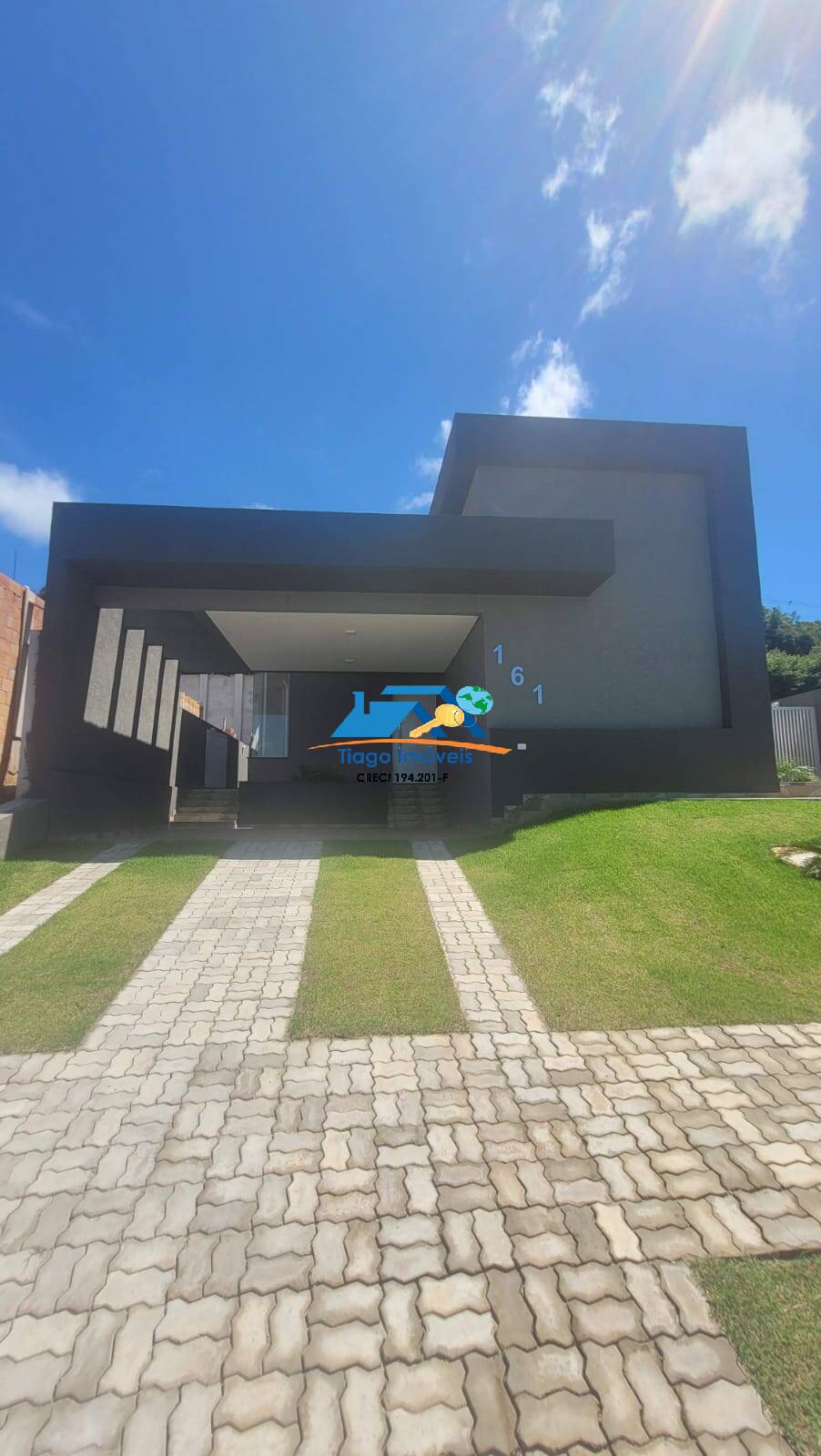 Casa à venda com 3 quartos, 362m² - Foto 1