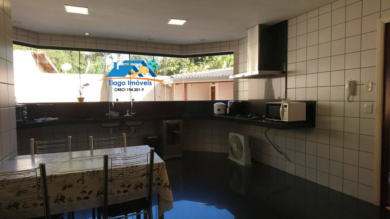 Casa à venda com 3 quartos, 318m² - Foto 3