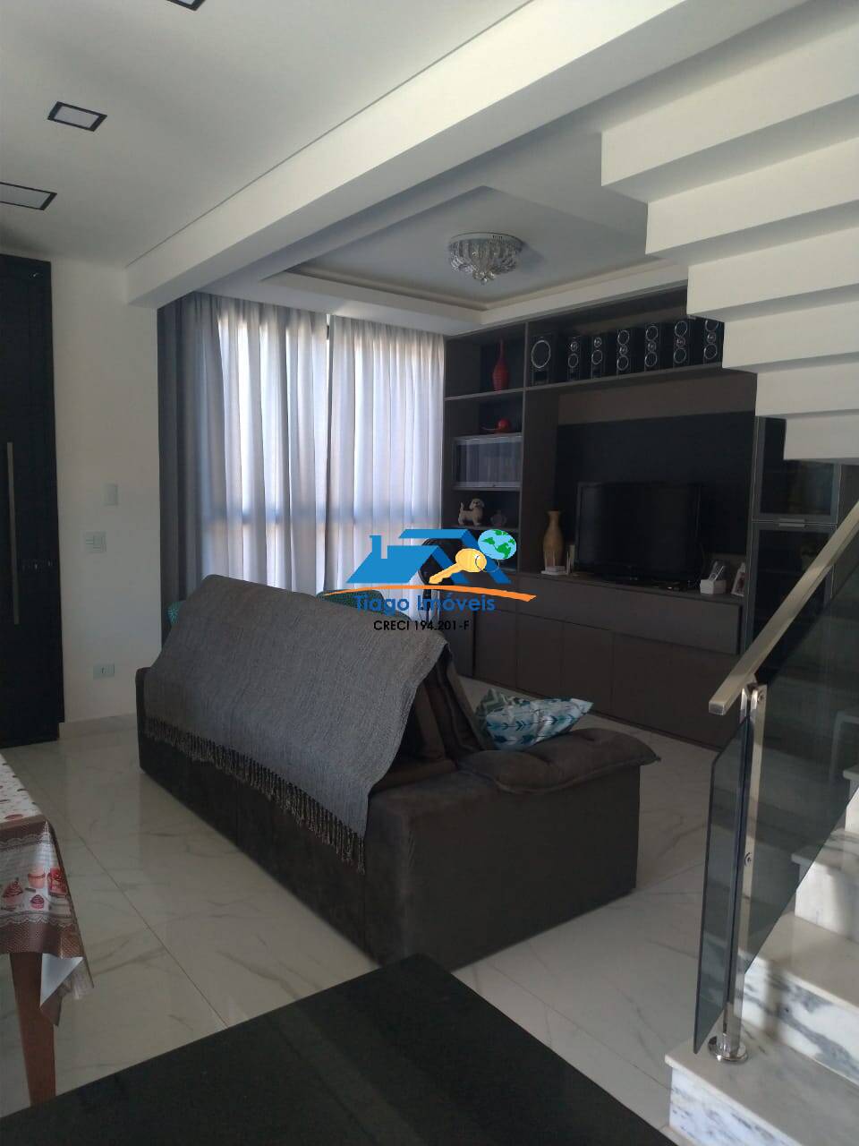 Casa à venda com 3 quartos, 274m² - Foto 1