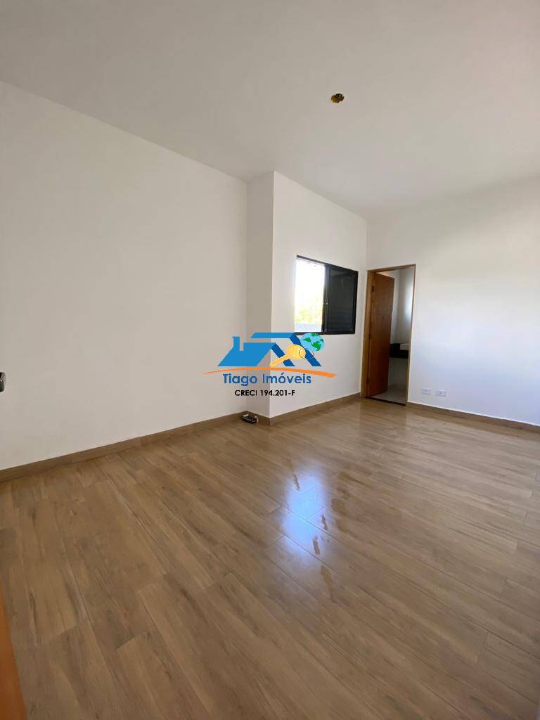 Casa à venda com 3 quartos, 224m² - Foto 2