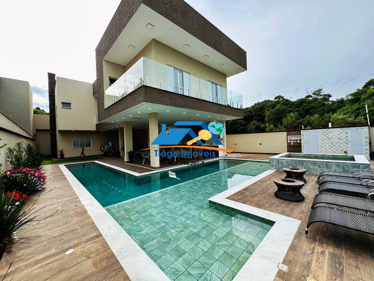 Casa de Condomínio à venda com 4 quartos, 600m² - Foto 1