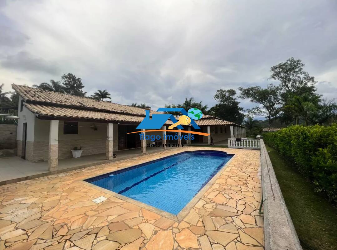 Fazenda à venda com 3 quartos, 1350m² - Foto 1