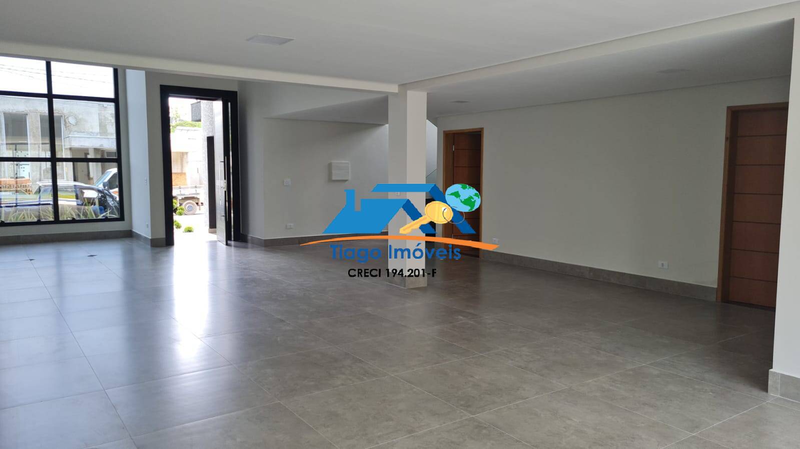 Casa à venda com 4 quartos, 600m² - Foto 2