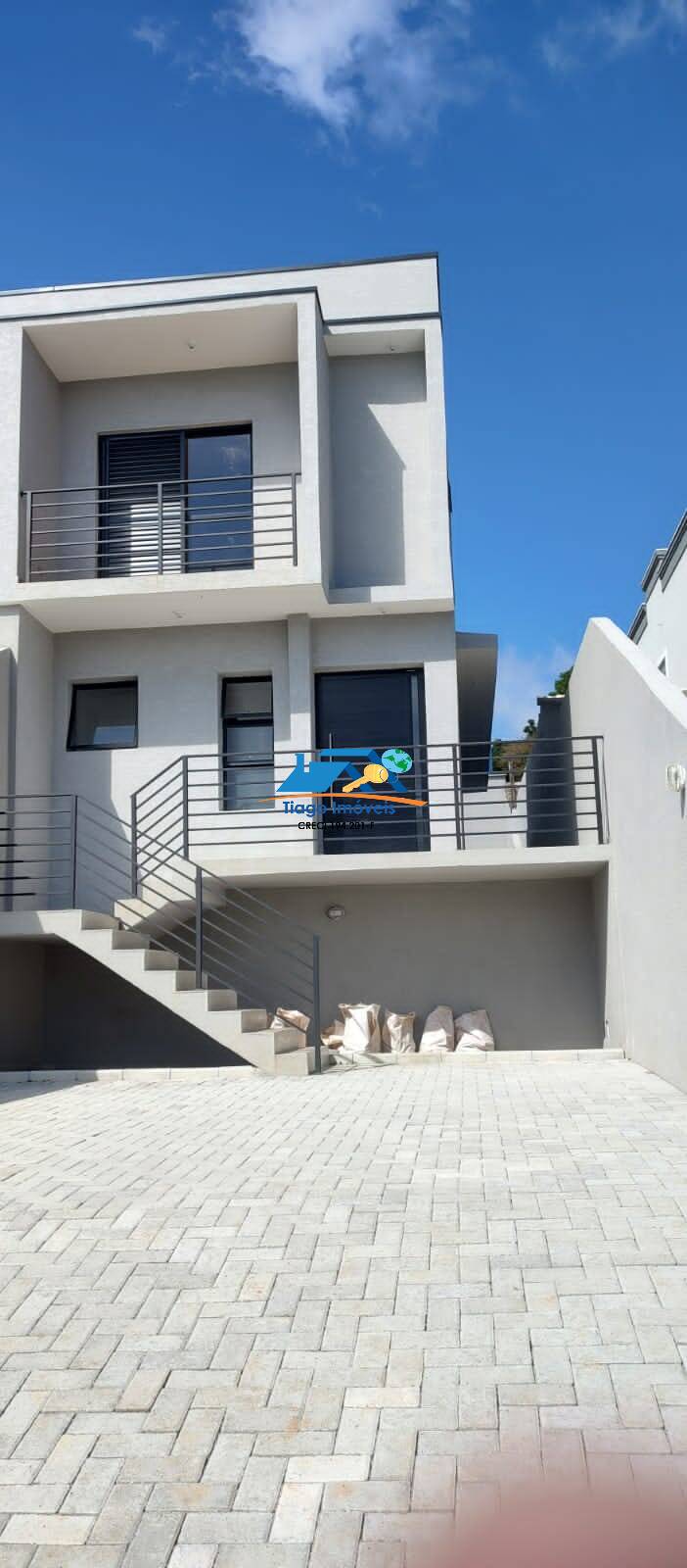 Casa à venda com 3 quartos, 240m² - Foto 1