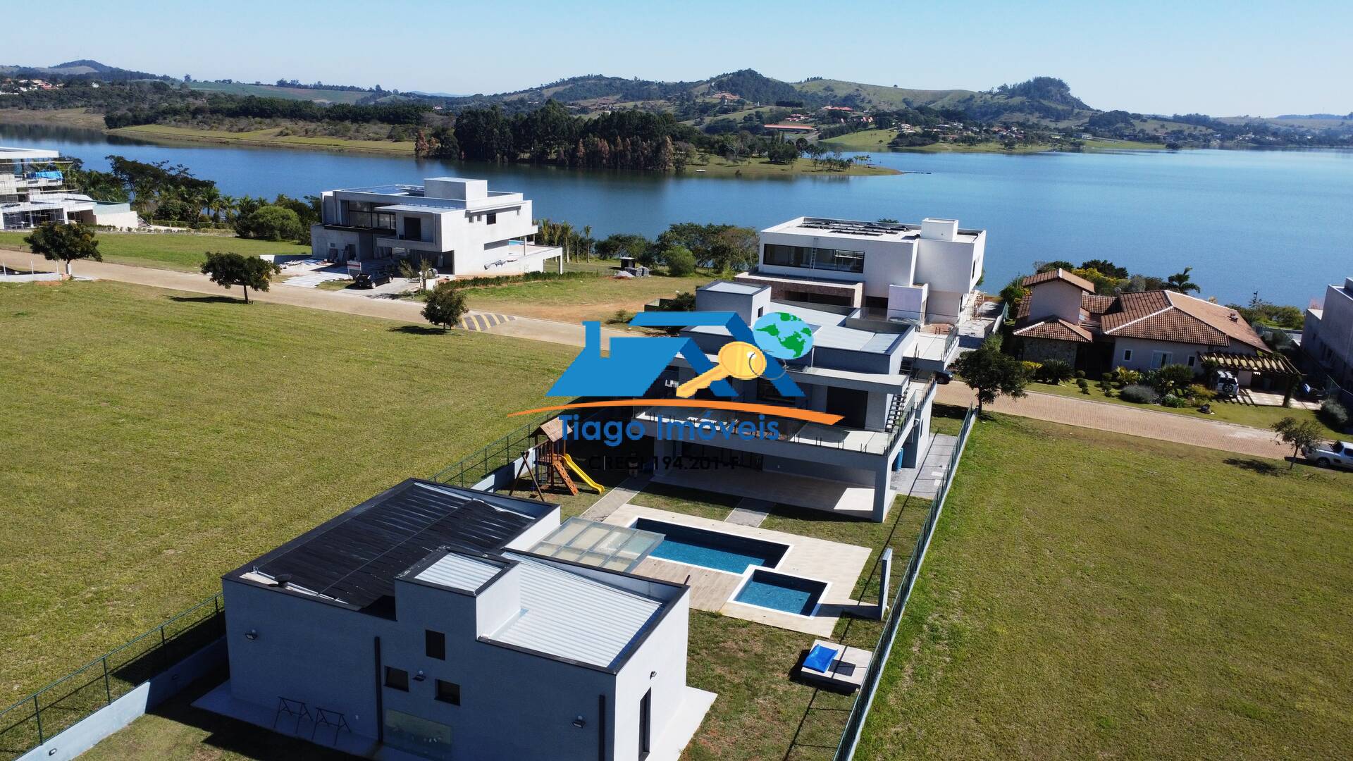 Casa de Condomínio à venda com 4 quartos, 1423m² - Foto 2