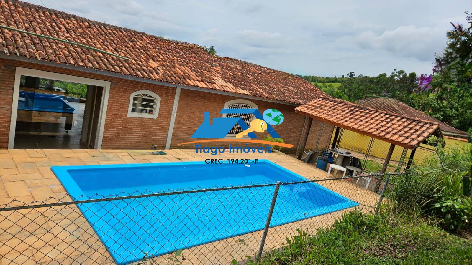 Fazenda à venda com 5 quartos, 200m² - Foto 1