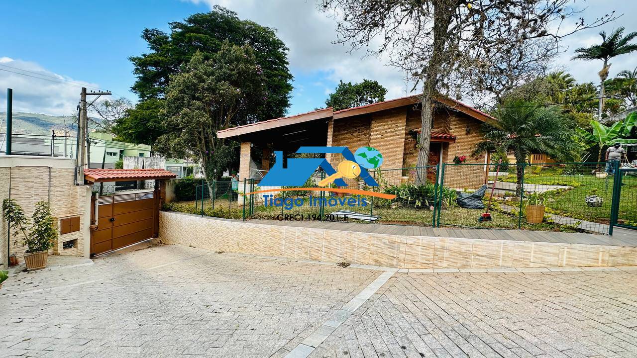 Casa à venda com 4 quartos, 935m² - Foto 1