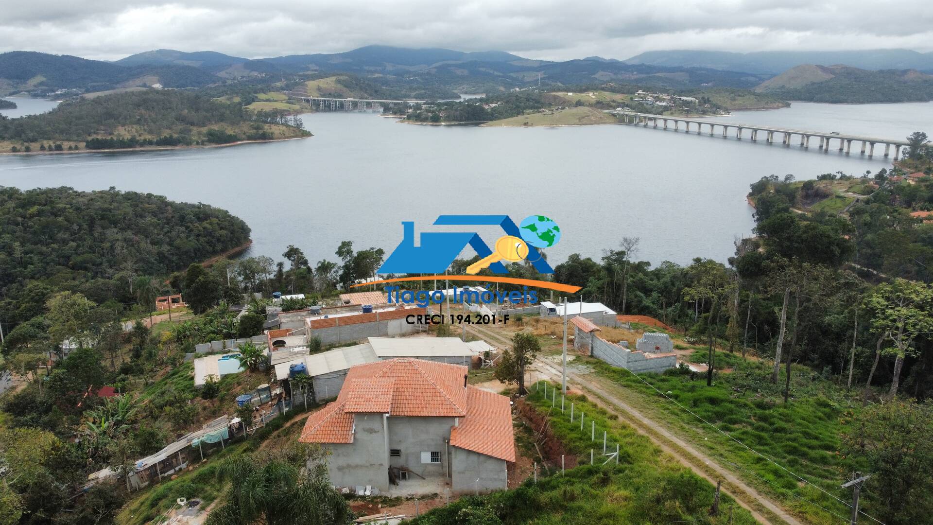 Fazenda à venda com 4 quartos, 1000m² - Foto 1