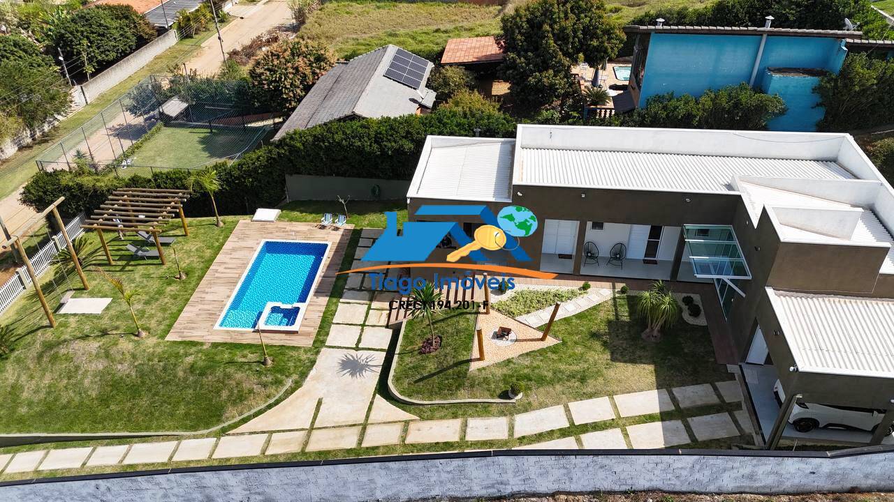 Casa à venda com 3 quartos, 1000m² - Foto 1